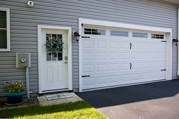 24/7 Emergency Garage Door Panel Replacement experts in Houston, MS